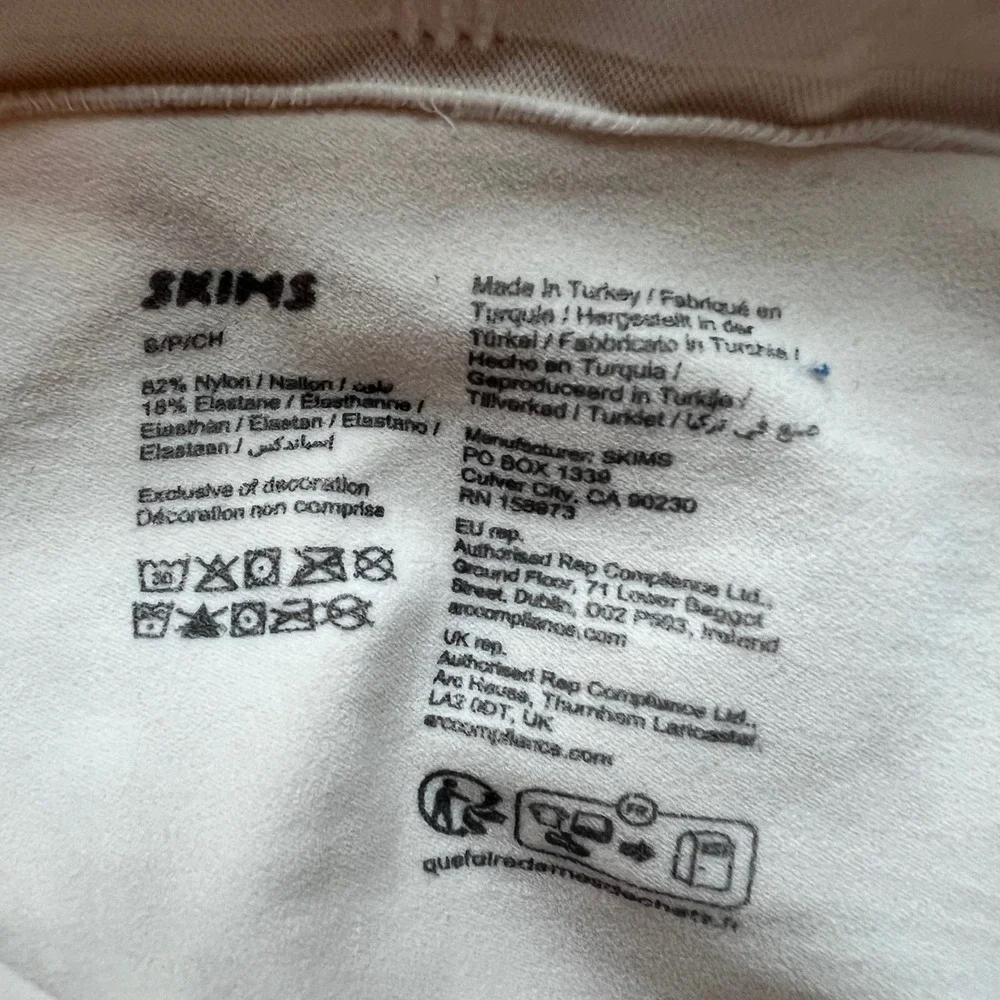 SKIMS Women Sculpting Short Mid Thigh Open Gusset Sand Nude Shapewear Small NWOT